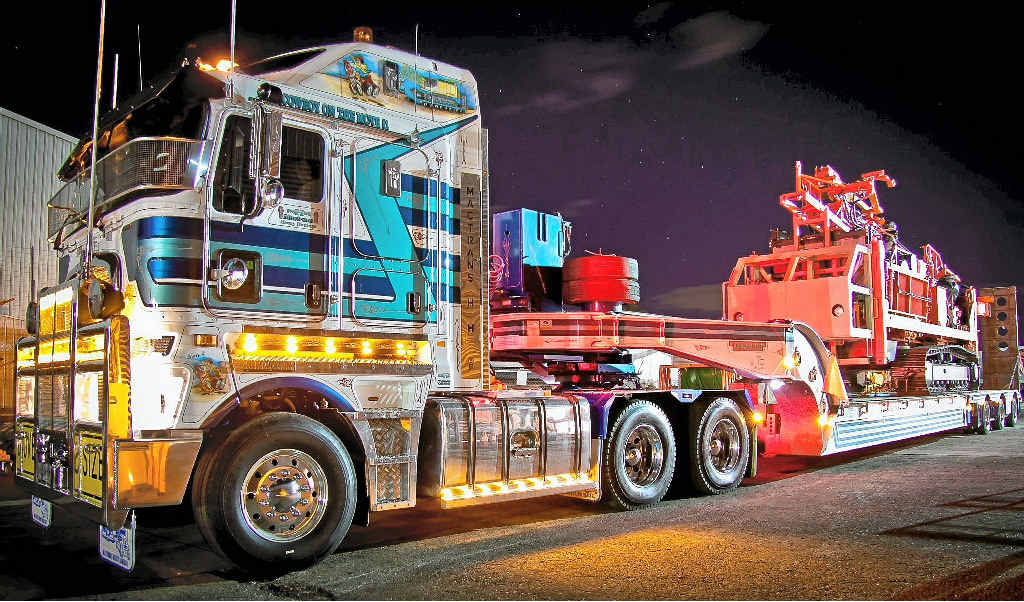 OVERSIZE: The new K200 pulled this big drilling rig to the Port of Brisbane, it's first run.
PHOTO BY: Wayne McDonnell, Ignite Photography Solutions. OVERSIZE: The new K200 pulled this big drilling rig to the Port of Brisbane, it's first run.
PHOTO BY: Wayne McDonnell, Ignite Photography Solutions.